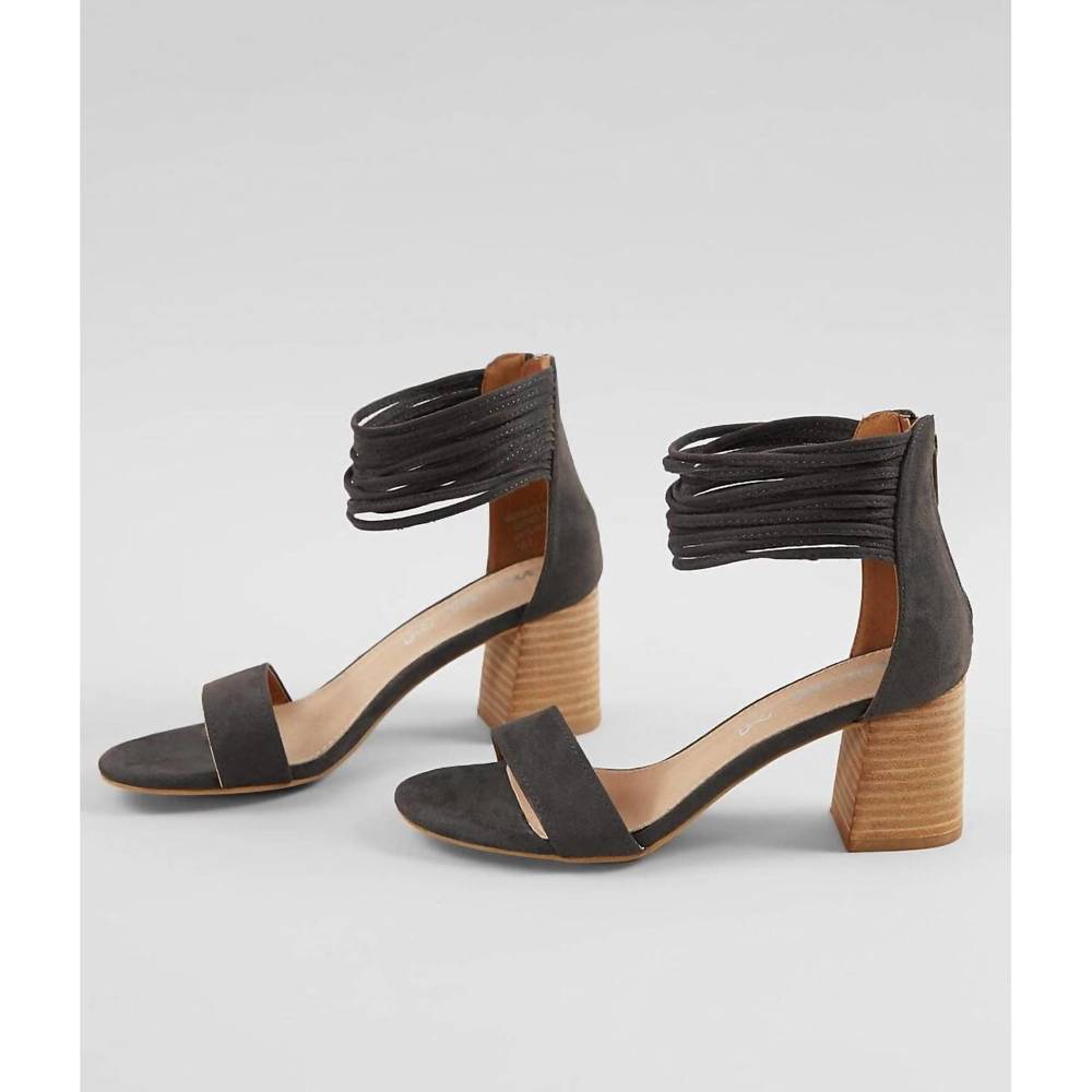 NEW MIIM ankle strap block heel sandal in gray